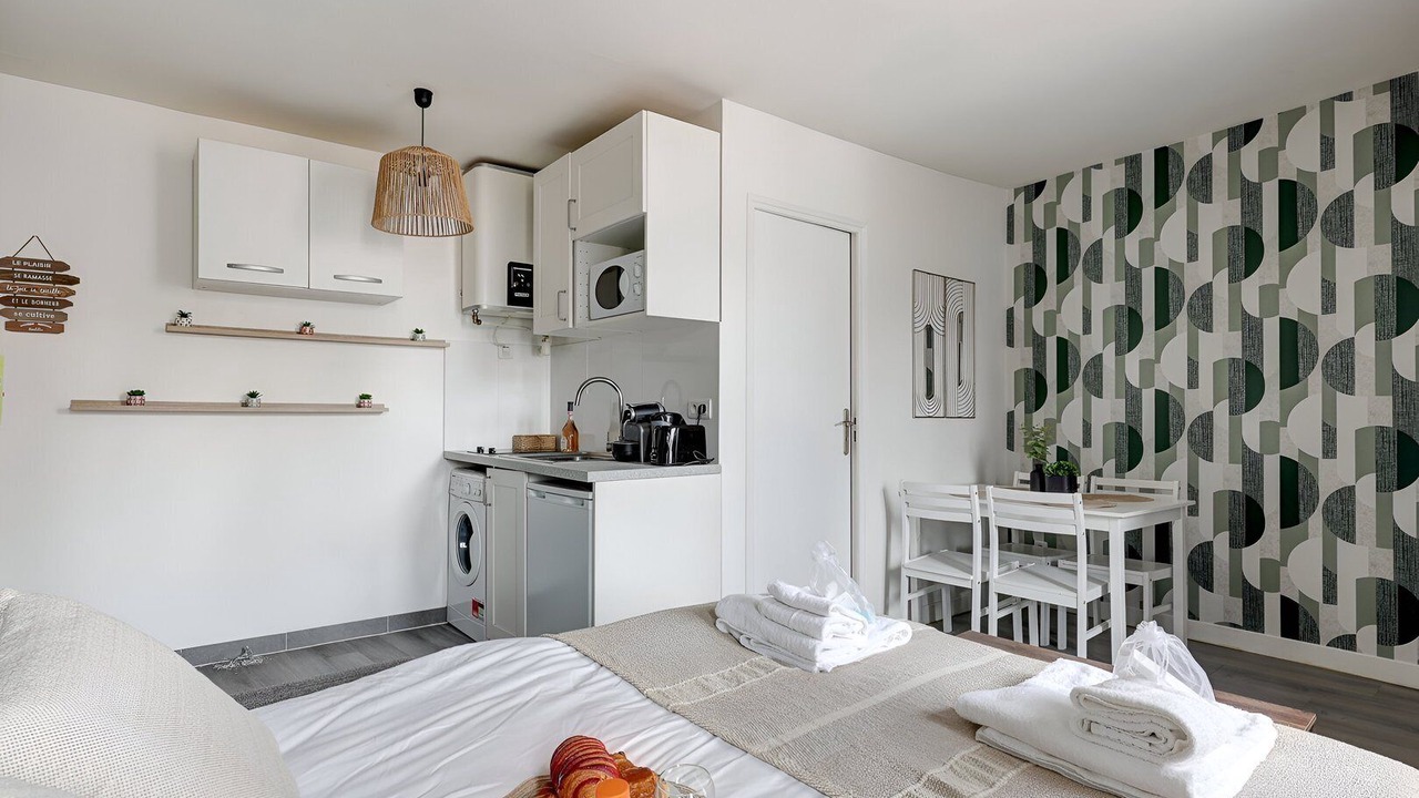 Photo of Bedroom in Python Duvernois