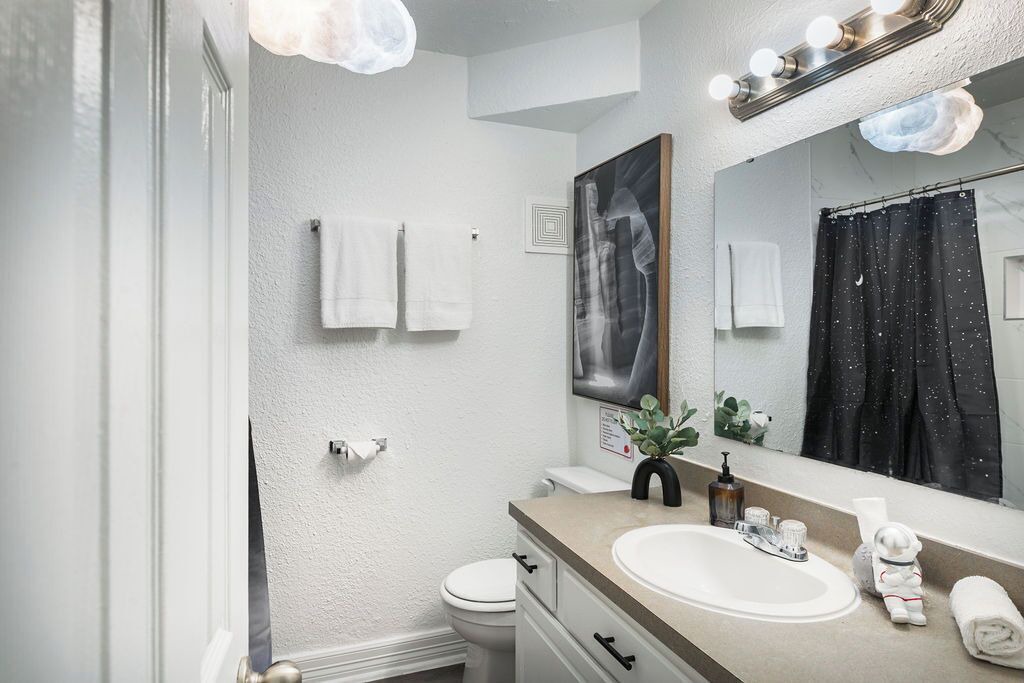 Photo of Bathroom in Greenway Plaza-Upper Kirby
