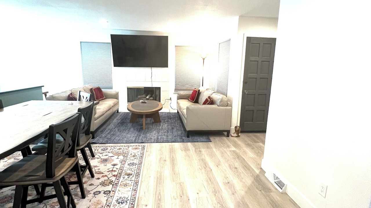 Photo of Livingroom in Aurora