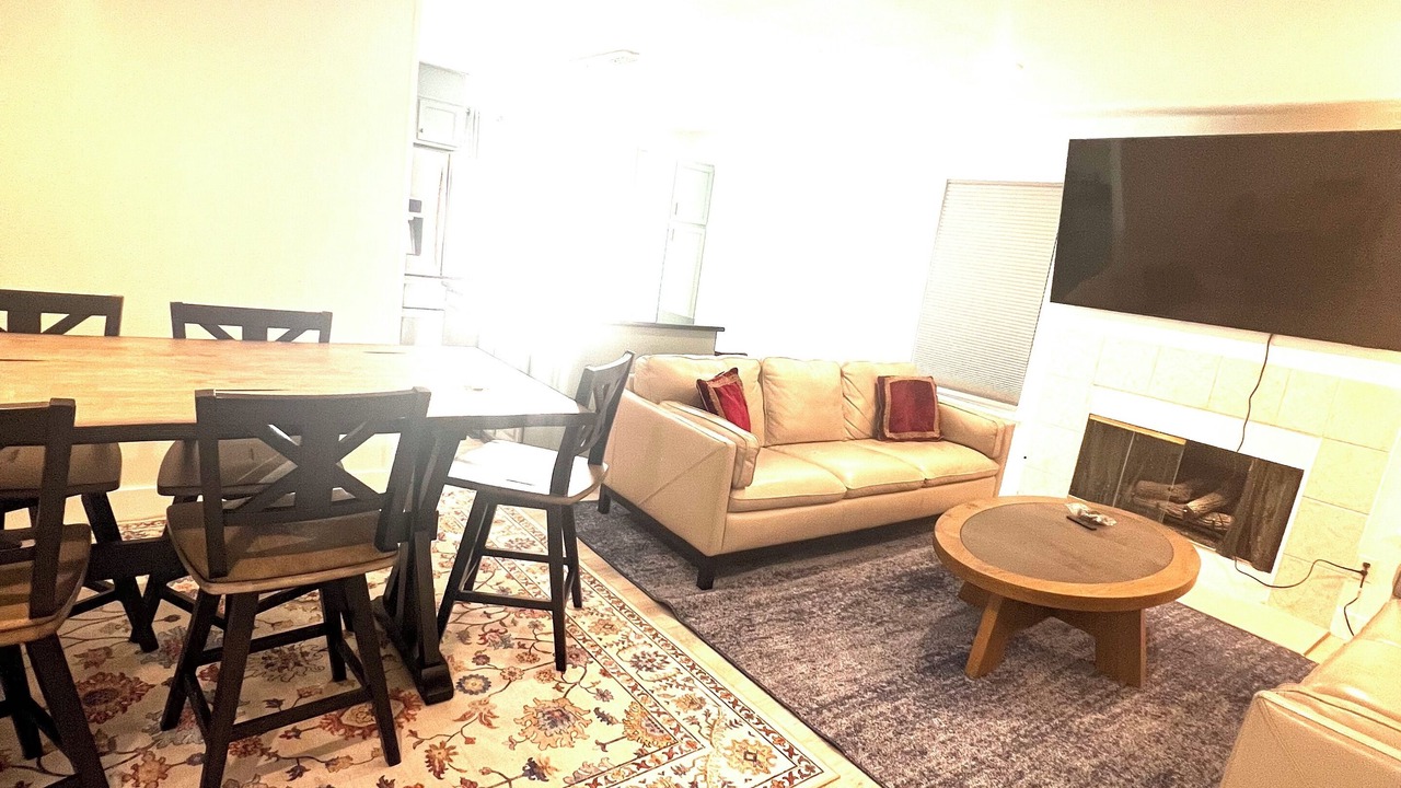 Photo of Livingroom in Aurora