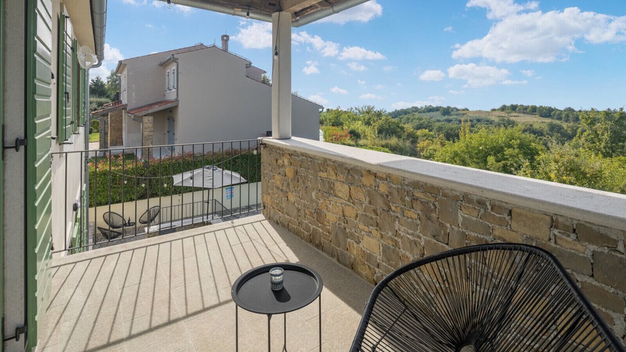 Photo of Patio Balcony in Baredine