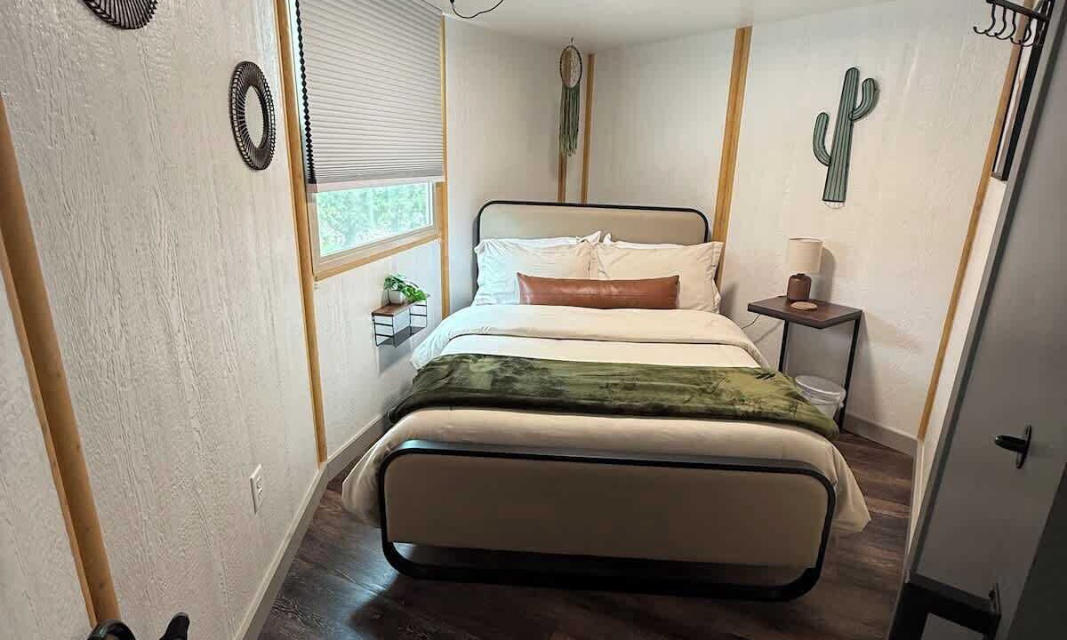 Photo of Bedroom in Canyon Lake