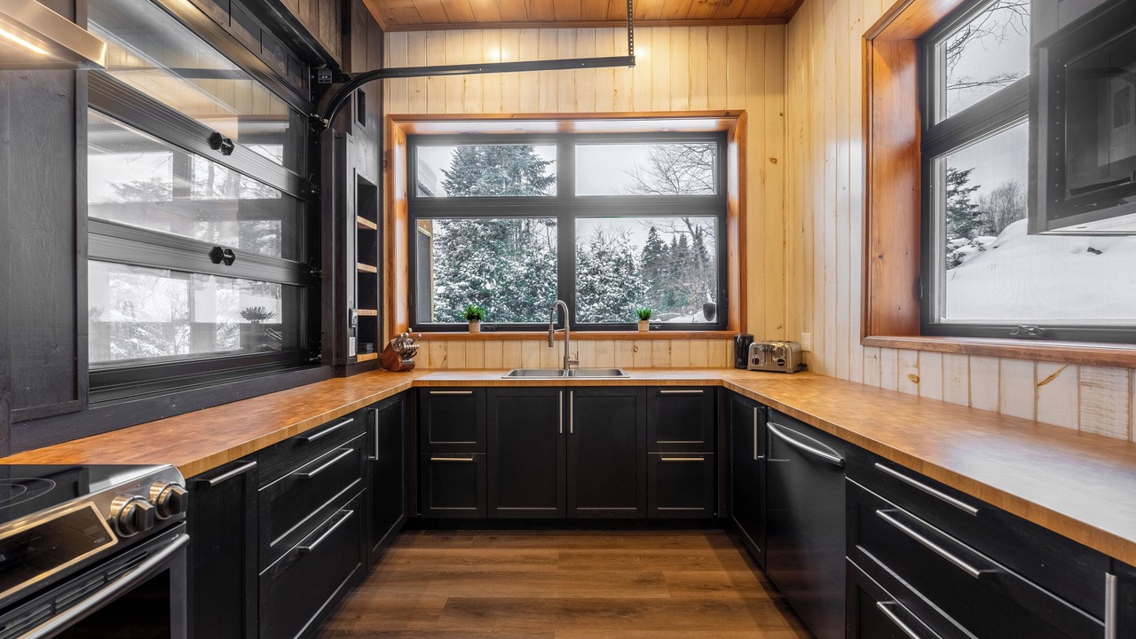 Photo of Kitchen in Ste-Lucie-des-Laurentides