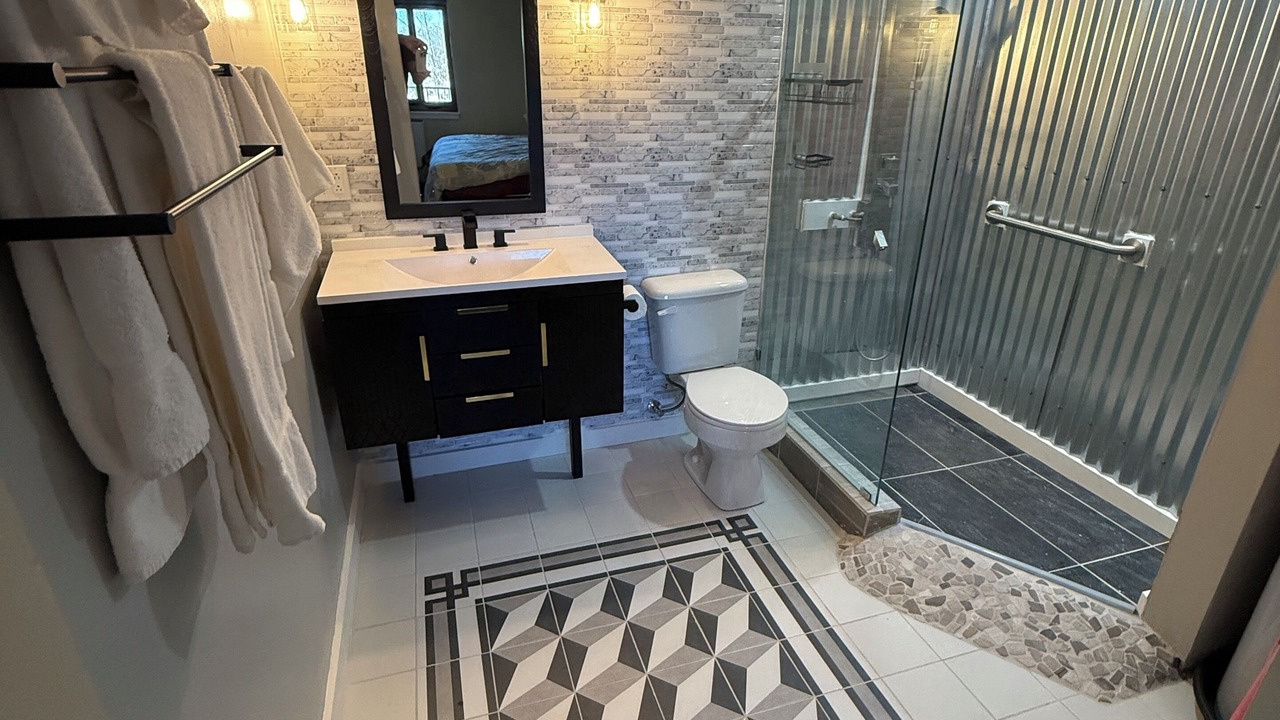 Photo of Bathroom in Snowshoe