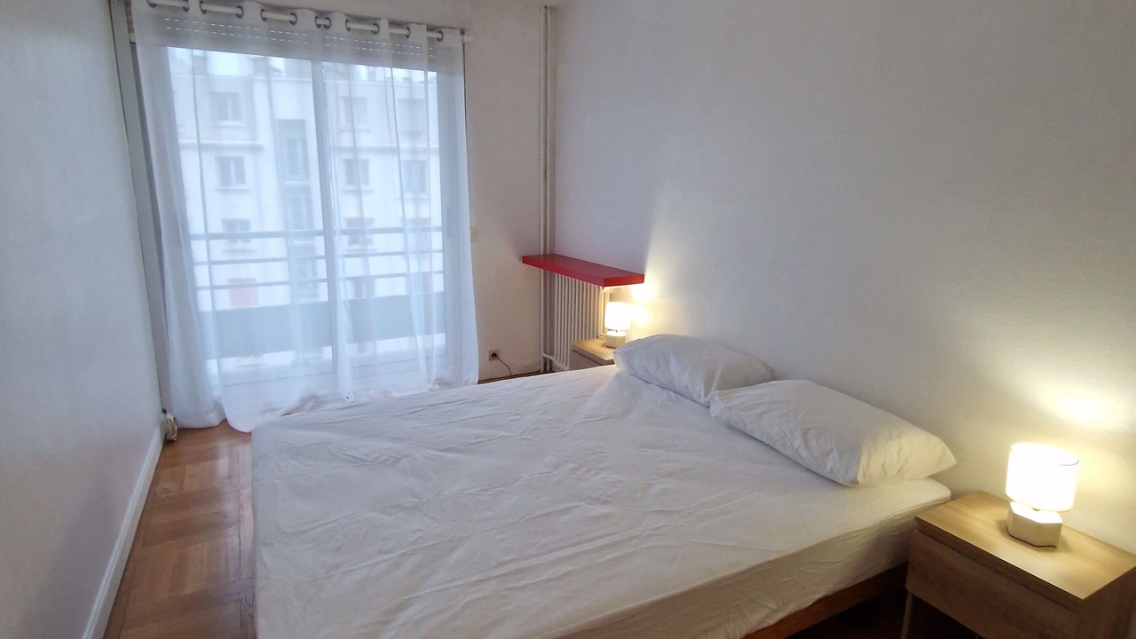 Photo of Bedroom in Republique–Point-du-Jour
