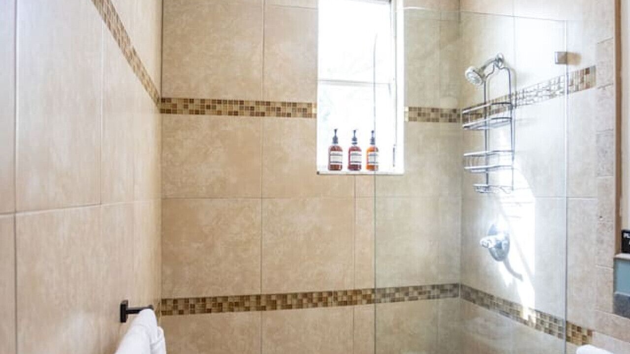 Photo of Bathroom in Flamingo/Lummus