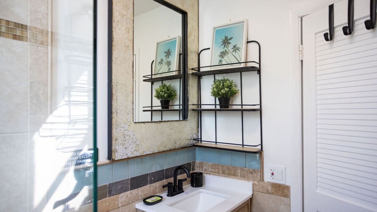Photo of Bathroom in Flamingo/Lummus