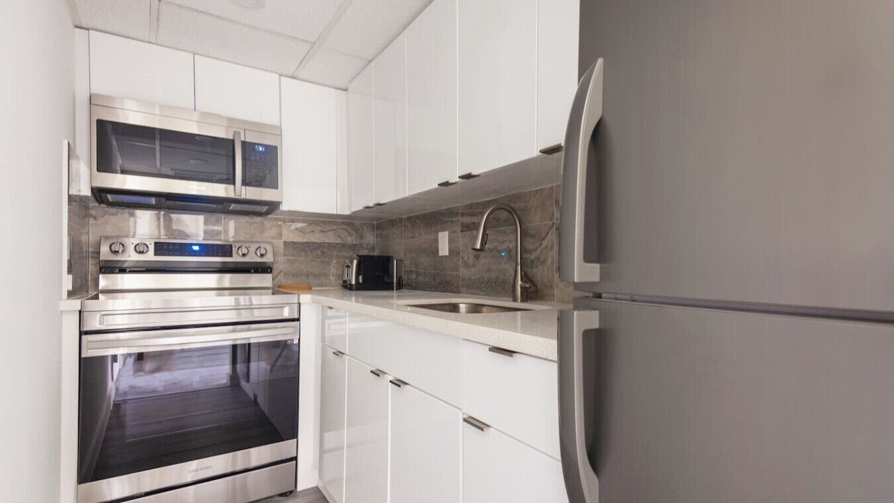 Photo of Kitchen in Flamingo/Lummus