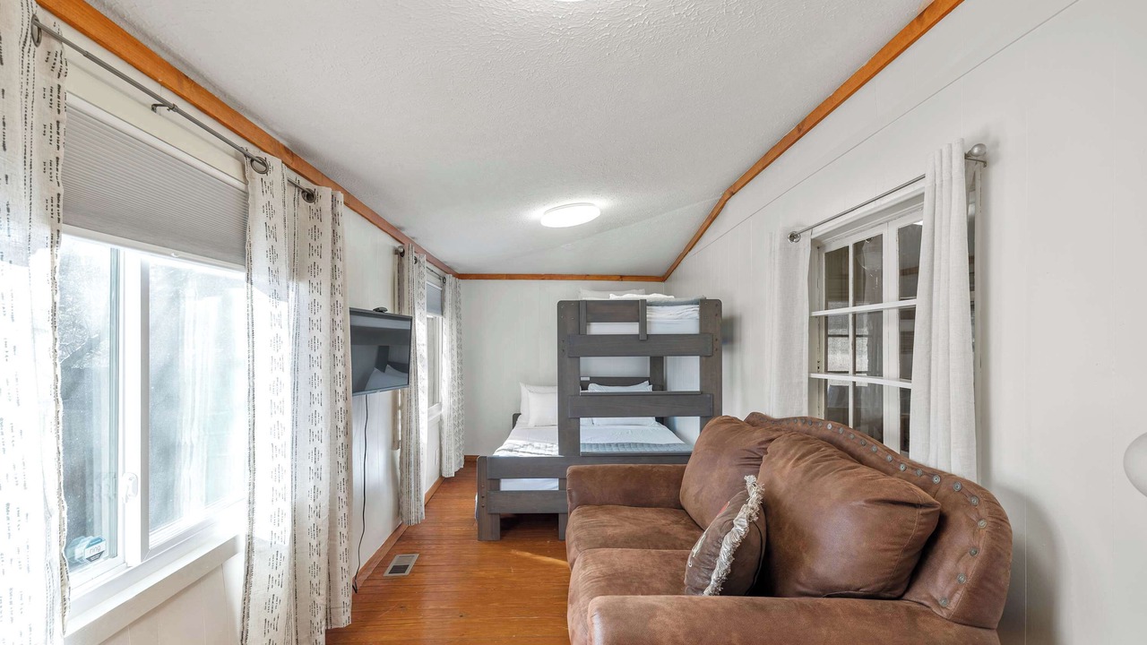 Photo of Bedroom in Rockaway Beach