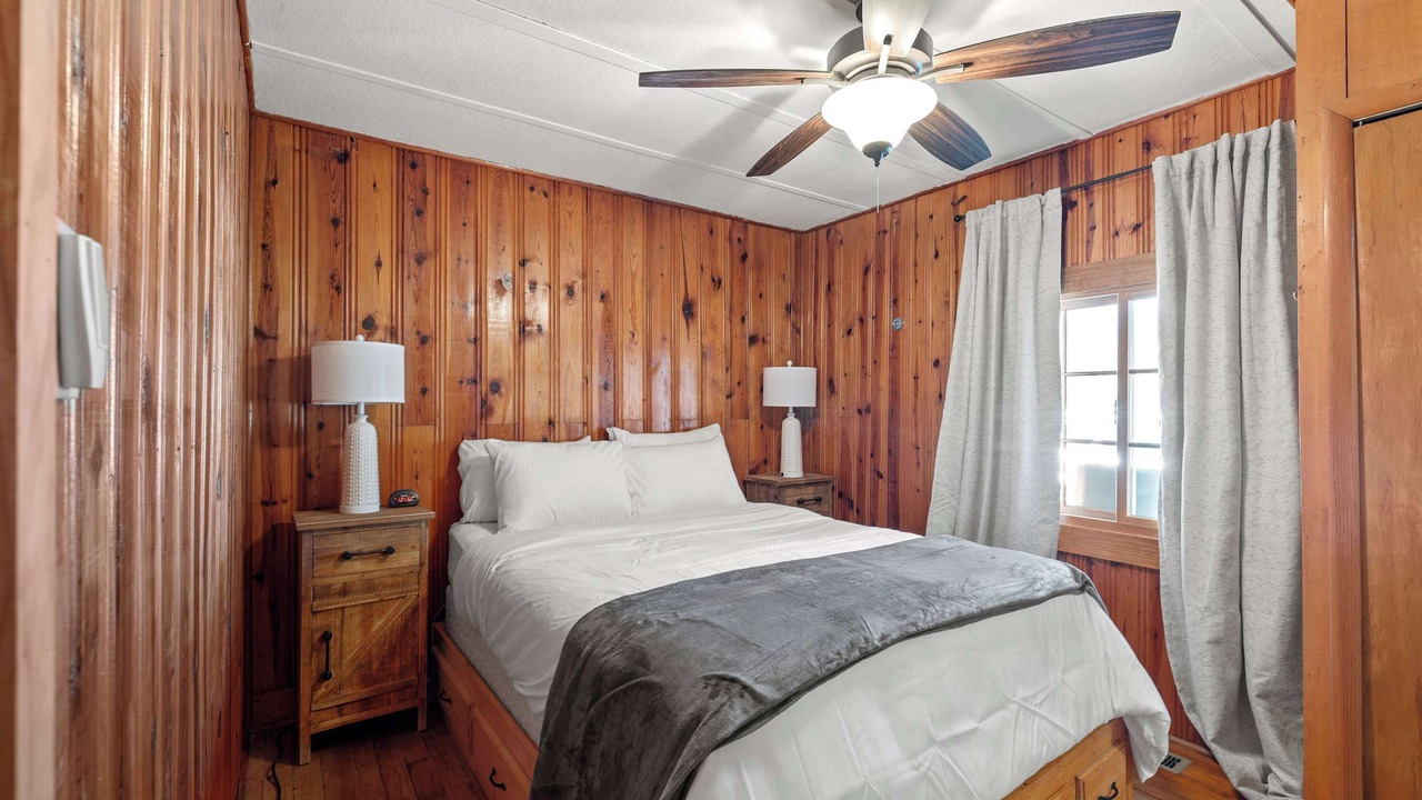 Photo of Bedroom in Rockaway Beach