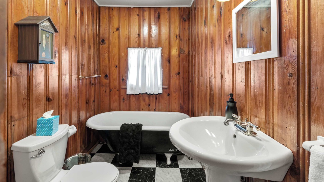 Photo of Bathroom in Rockaway Beach