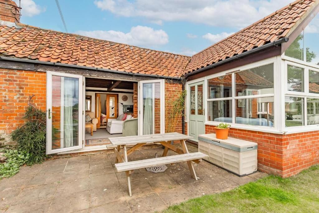 Photo of Others in Tuttington