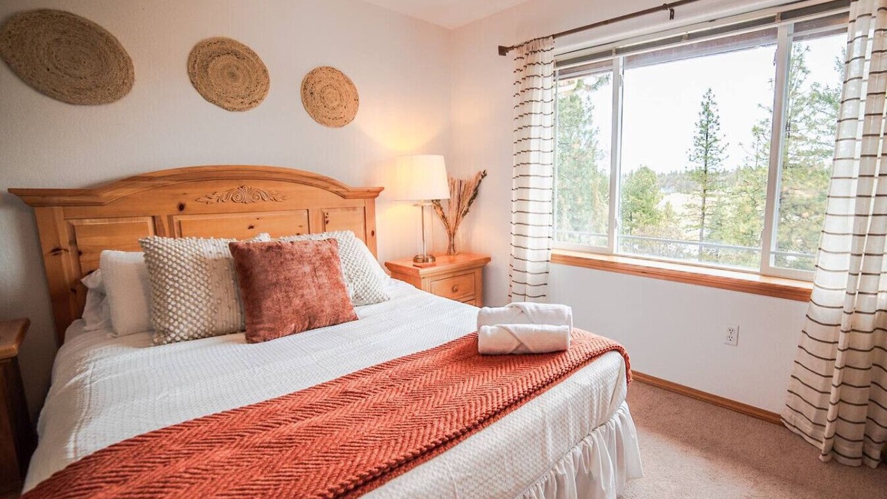 Photo of Bedroom in Klamath Falls