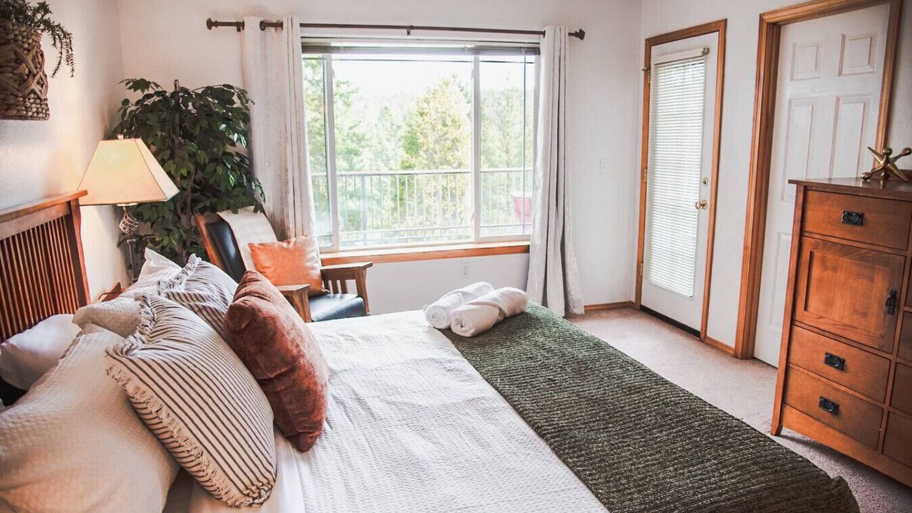 Photo of Bedroom in Klamath Falls