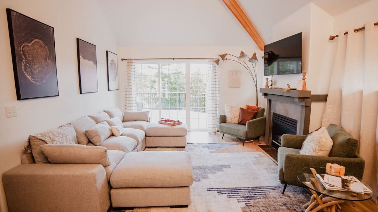 Photo of Livingroom in Klamath Falls