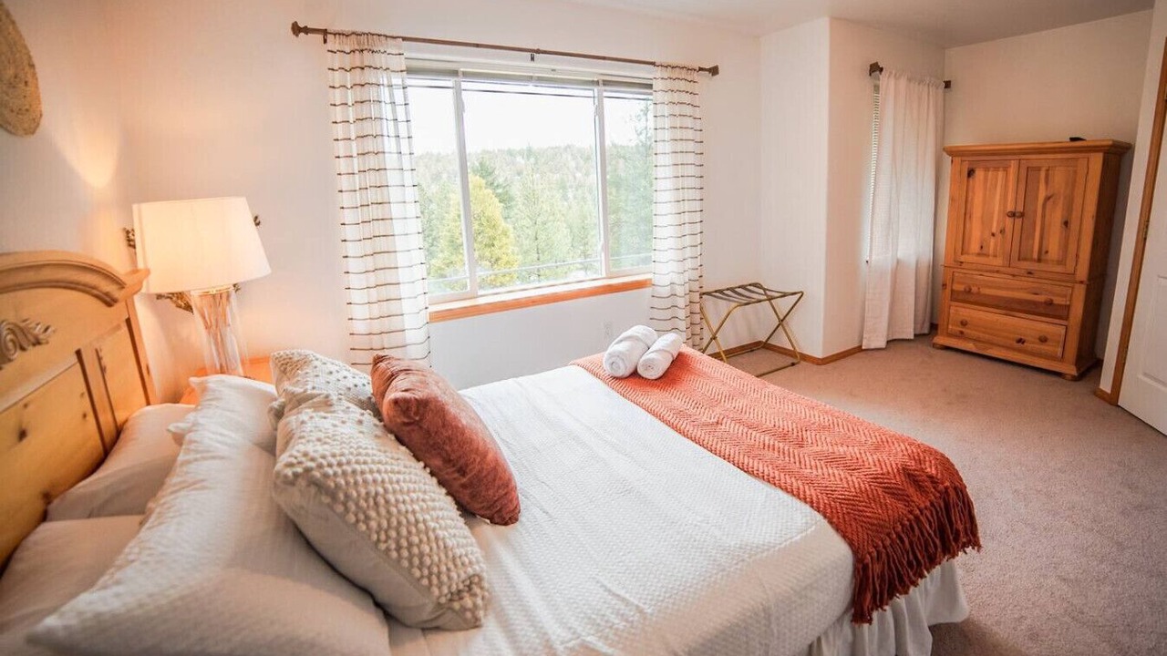Photo of Bedroom in Klamath Falls