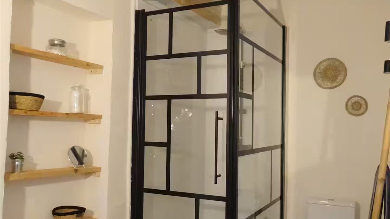 Photo of Bathroom in Chateauneuf-de-Gadagne