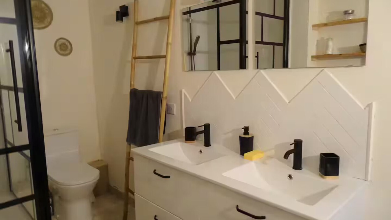 Photo of Bathroom in Chateauneuf-de-Gadagne