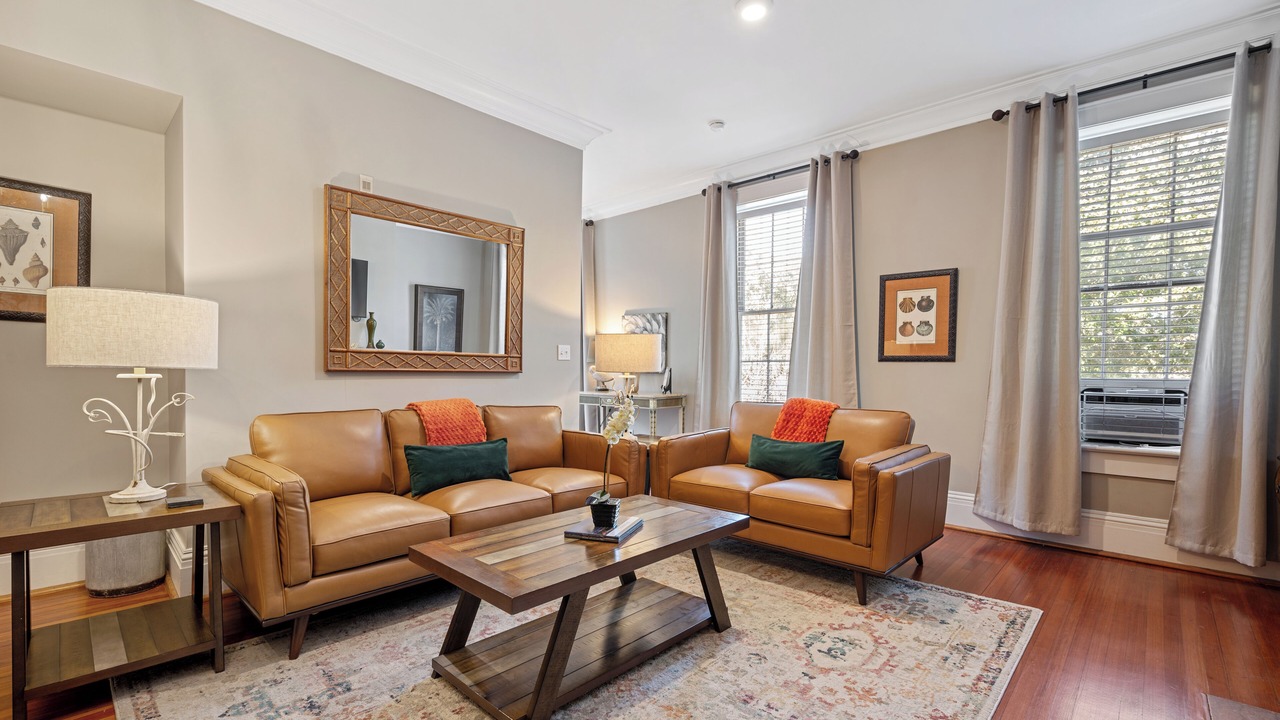 Photo of Livingroom in Historic District - North