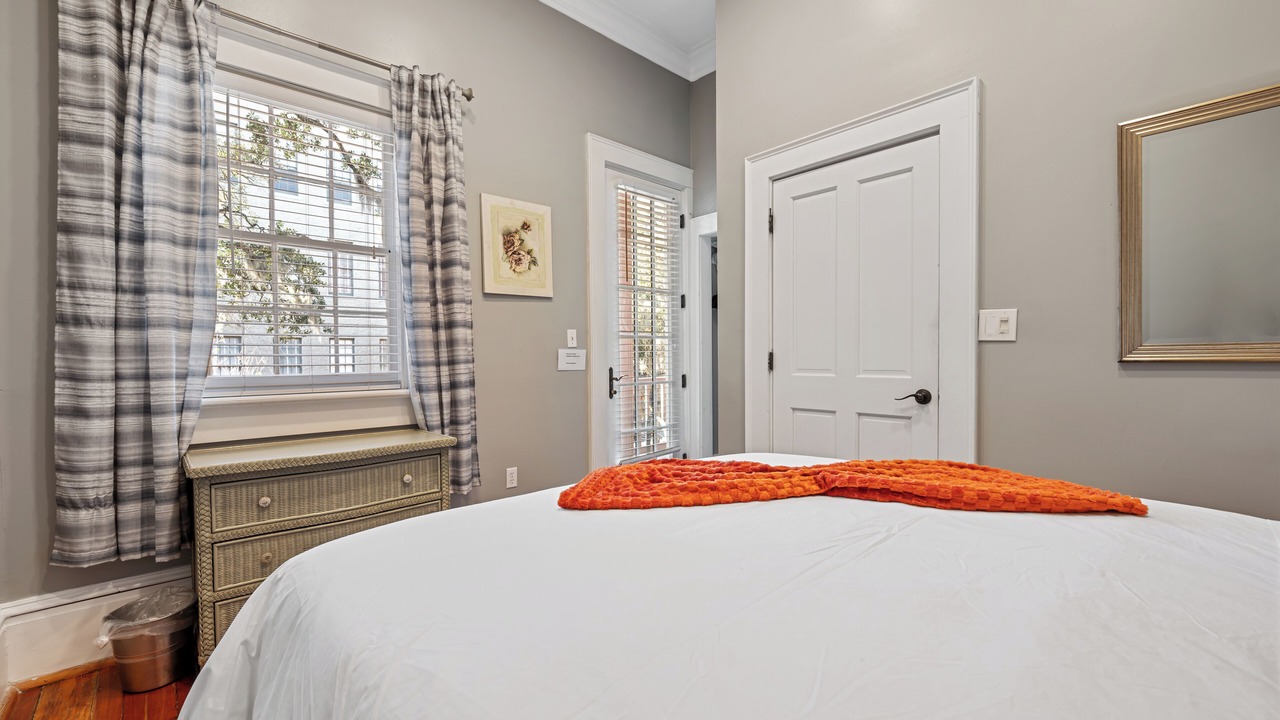 Photo of Bedroom in Historic District - North