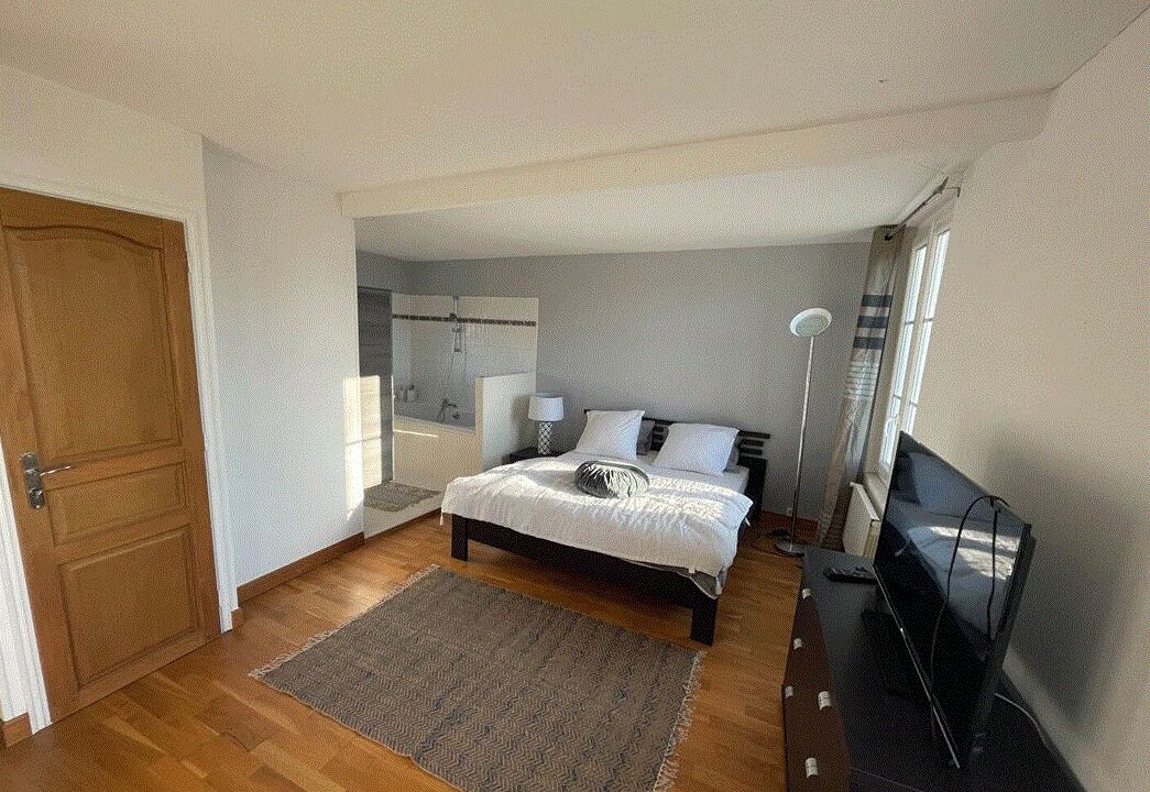 Photo of Bedroom in Jouy-sous-Thelle