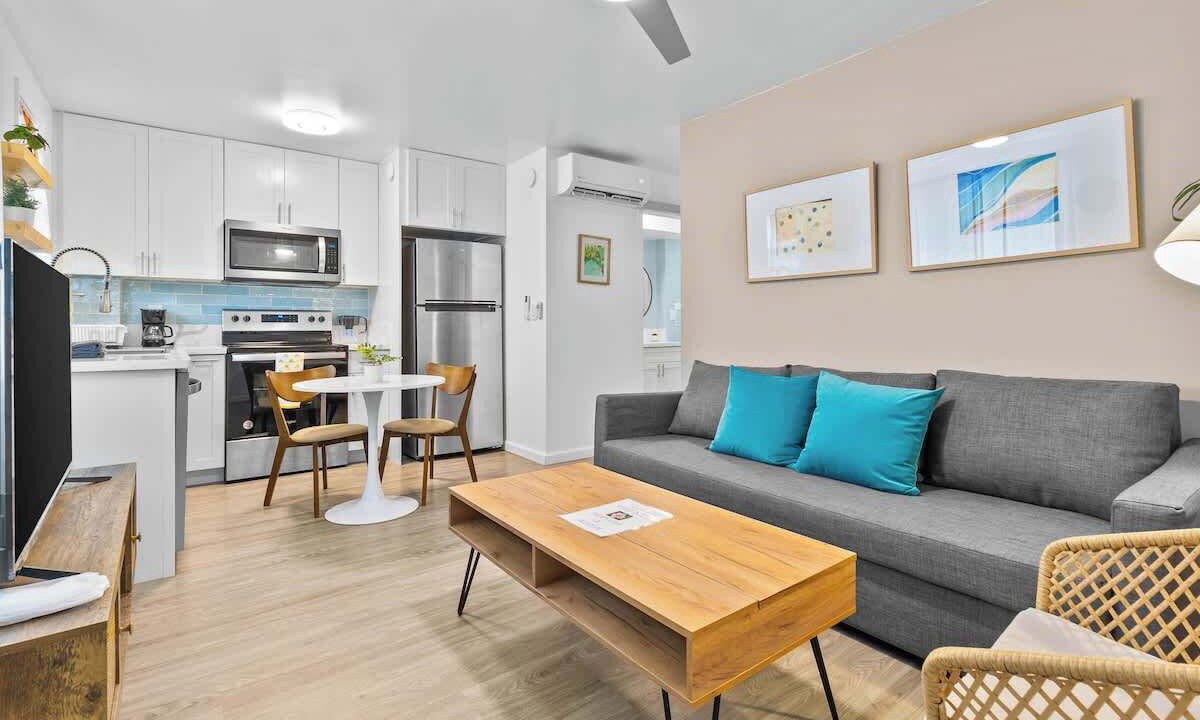 Photo of Livingroom in McCully - Moiliili