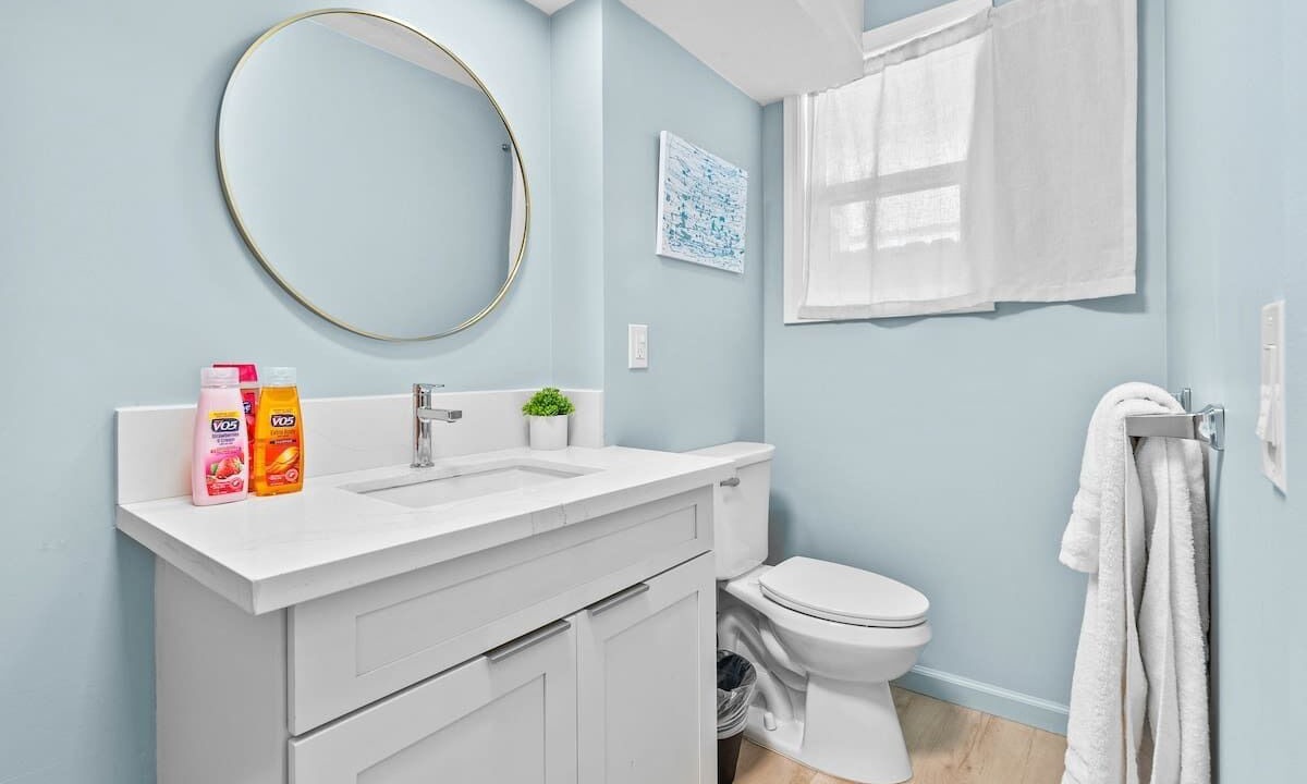 Photo of Bathroom in McCully - Moiliili