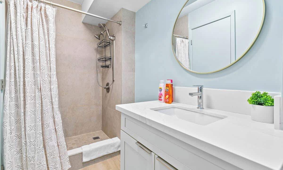 Photo of Bathroom in McCully - Moiliili