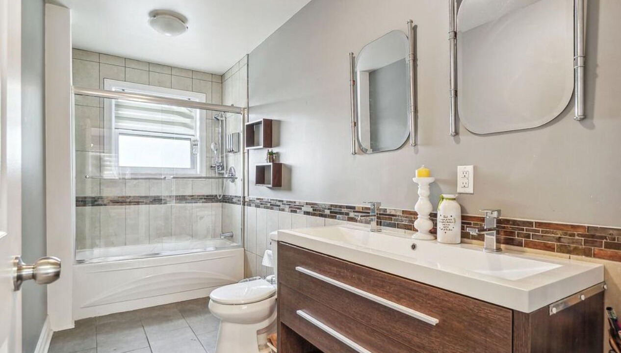 Photo of Bathroom in Pointe-aux-Trembles