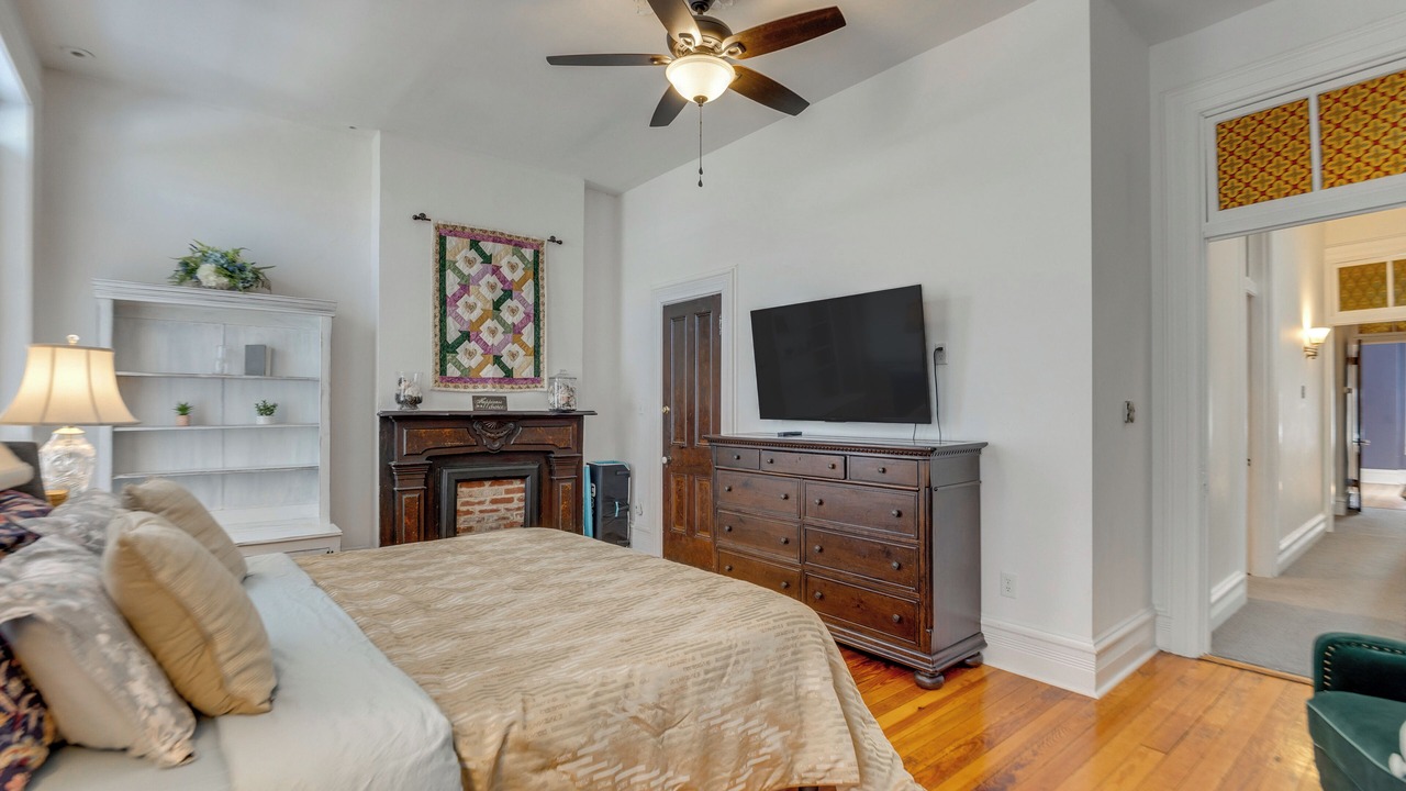 Photo of Bedroom in Lafayette Square