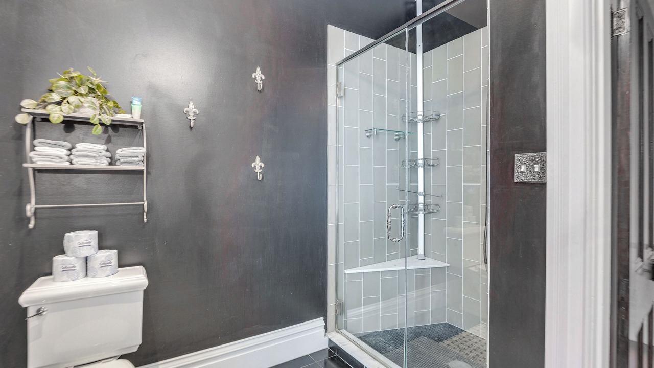 Photo of Bathroom in Lafayette Square