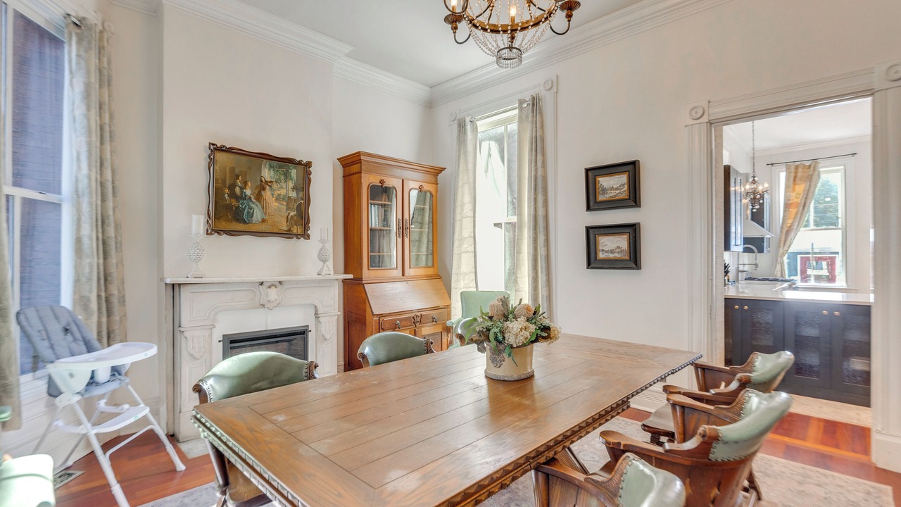 Photo of Bedroom in Lafayette Square