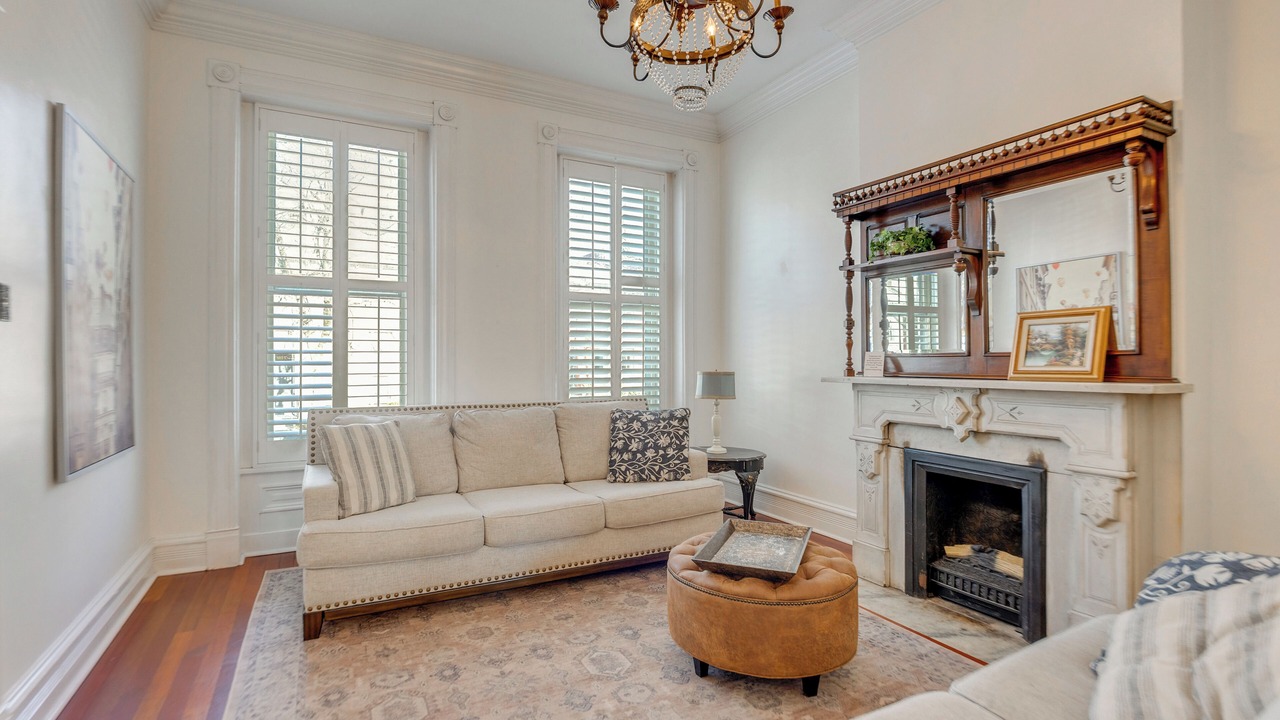 Photo of Livingroom in Lafayette Square