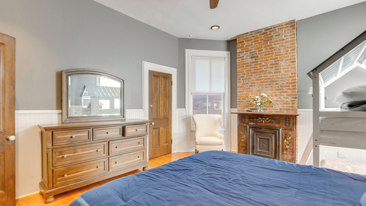 Photo of Bedroom in Lafayette Square