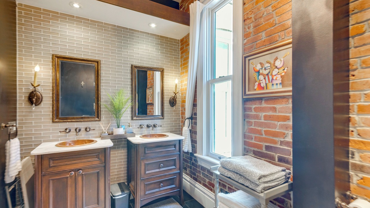 Photo of Bathroom in Lafayette Square
