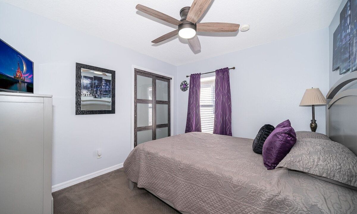 Photo of Bedroom in Crystal Cove