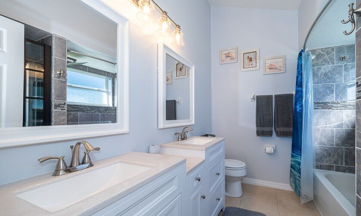 Photo of Bathroom in Crystal Cove