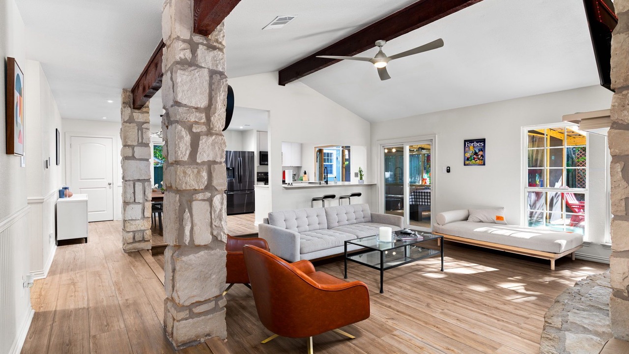 Photo of Livingroom in Wells Branch