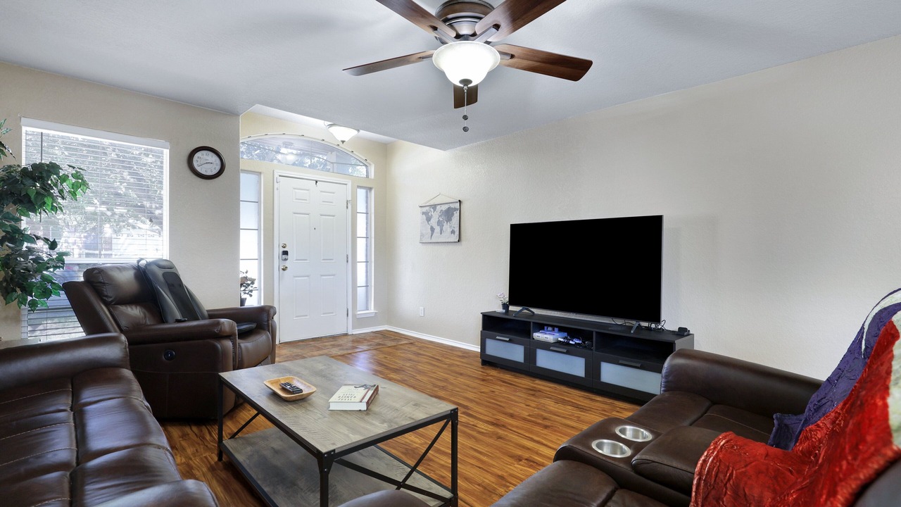 Photo of Livingroom in Converse