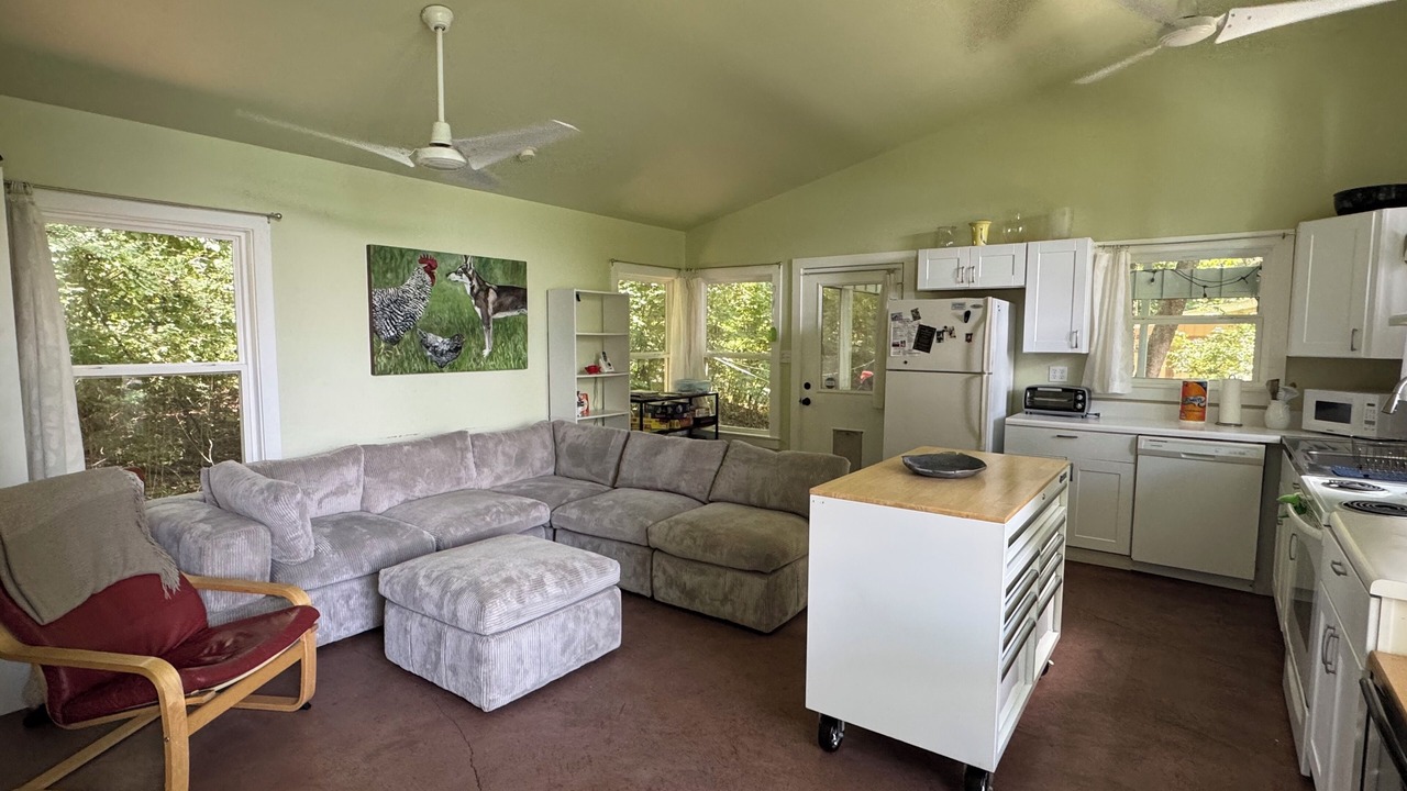 Photo of Livingroom in Andersonville