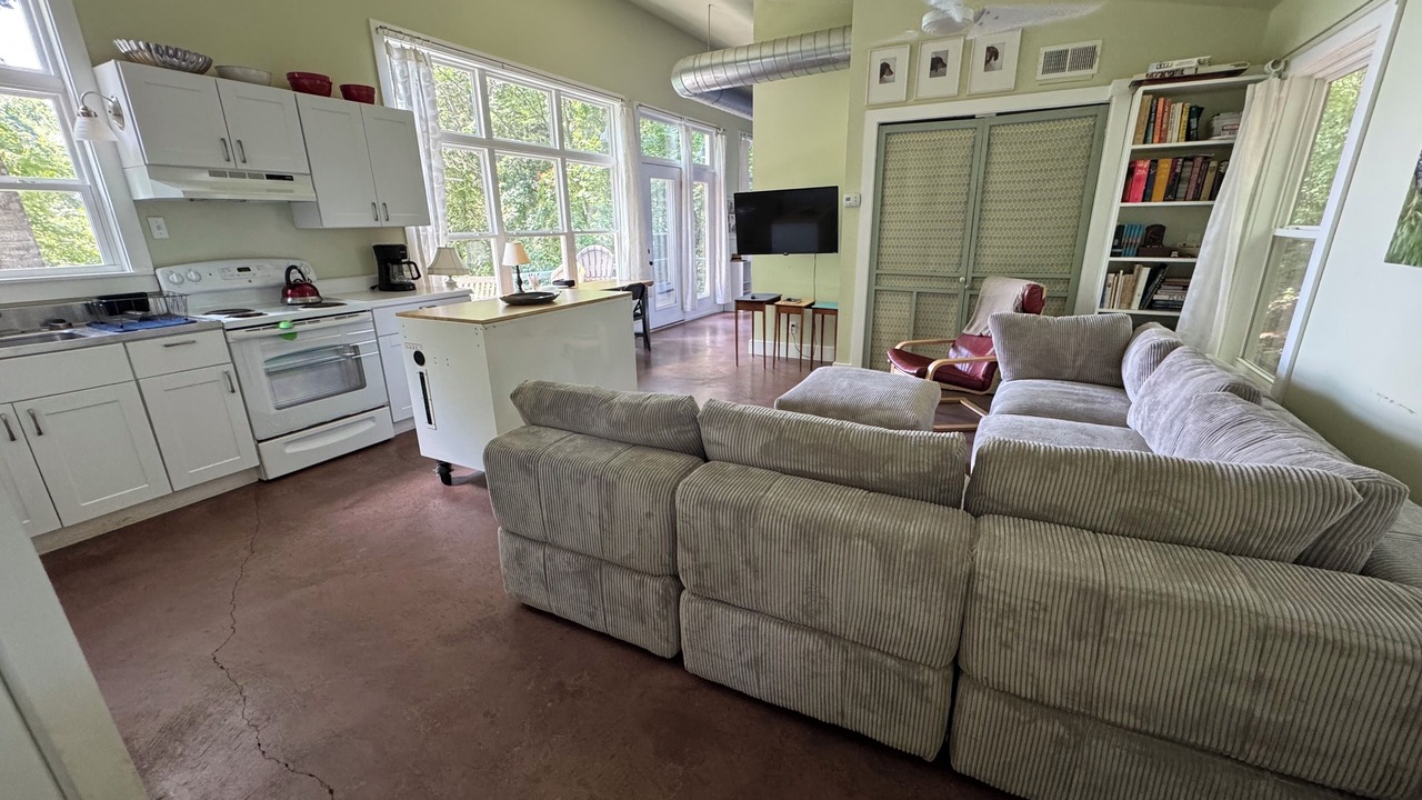 Photo of Livingroom in Andersonville