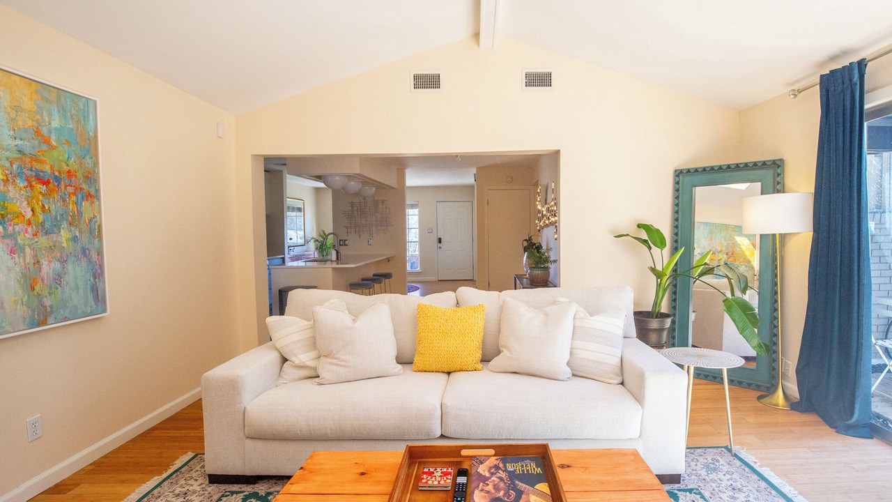 Photo of Livingroom in Dawson