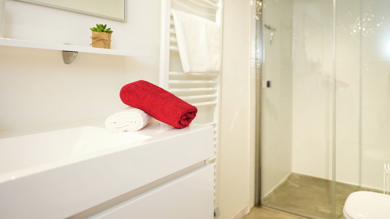 Photo of Bathroom in Thones