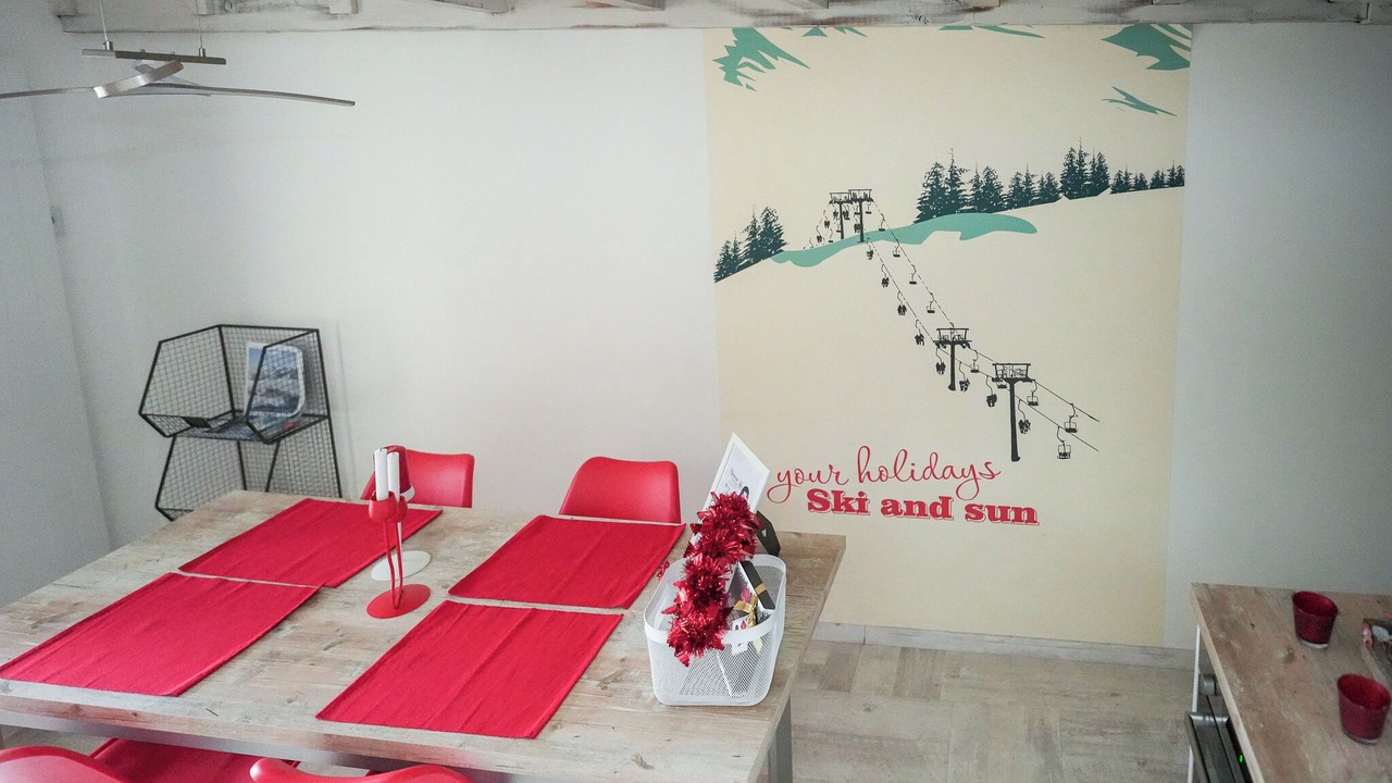 Photo of Others in Thones