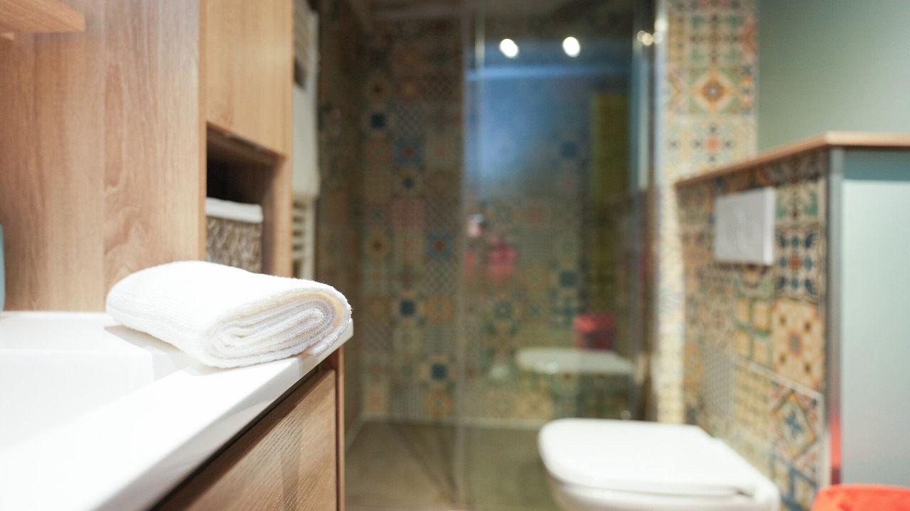 Photo of Bathroom in Thones