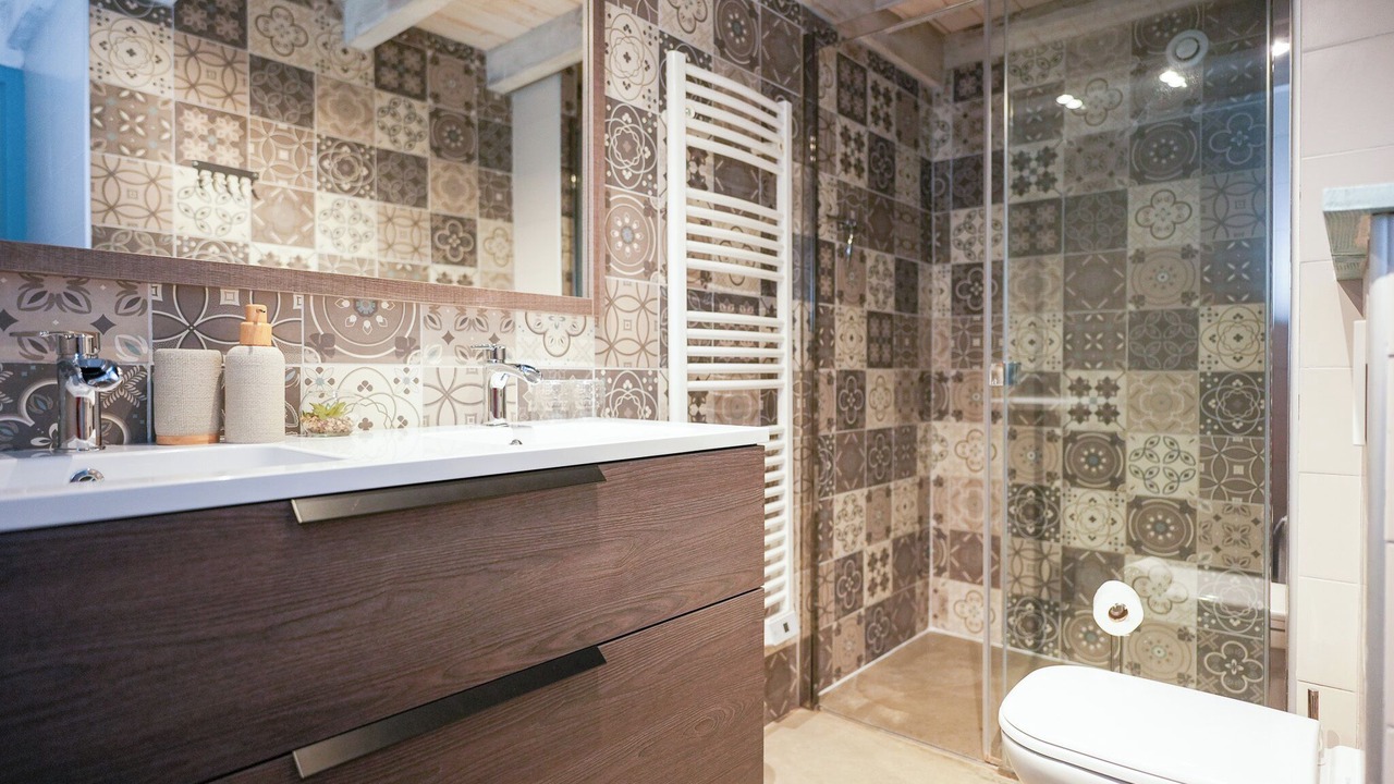 Photo of Bathroom in Thones