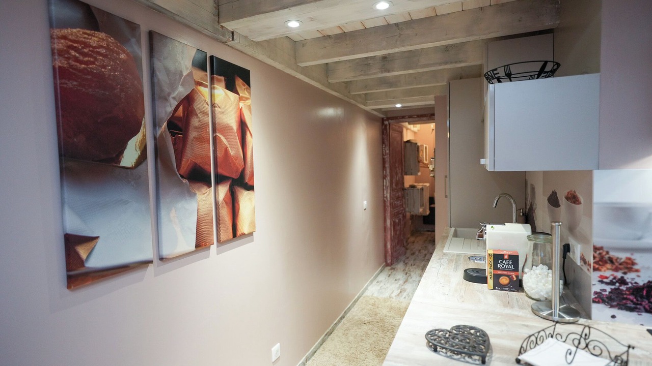 Photo of Others in Thones