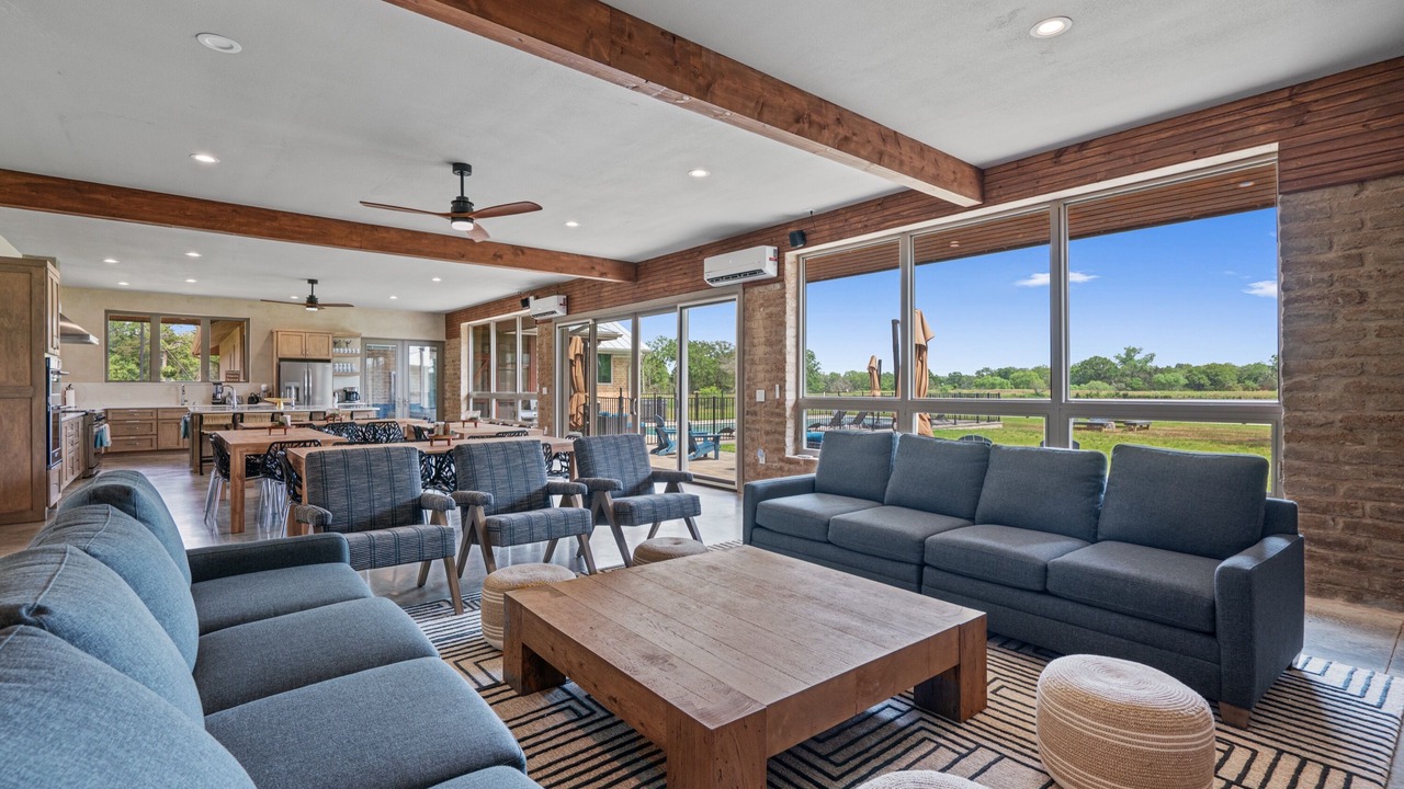 Photo of Livingroom in La Grange