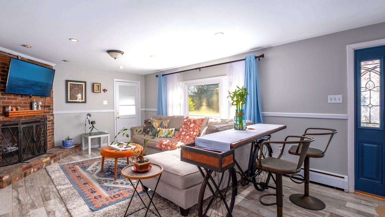Photo of Bedroom in Baileys Crossroads