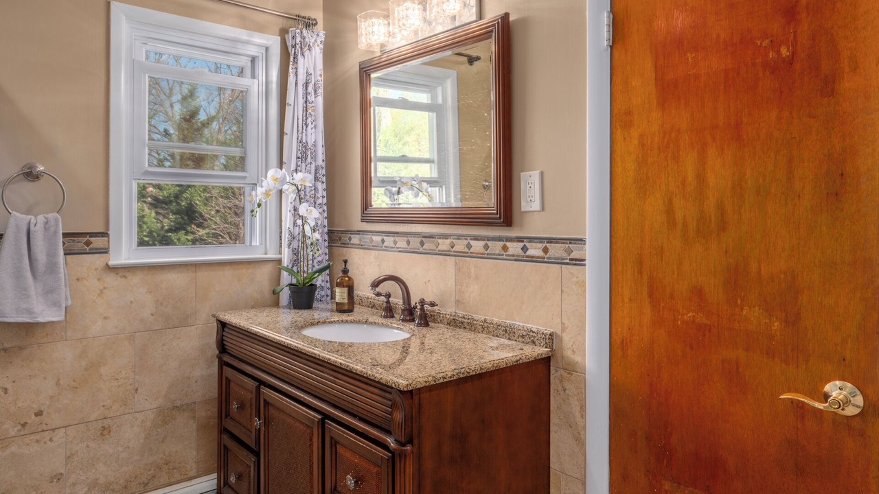 Photo of Bathroom in Baileys Crossroads